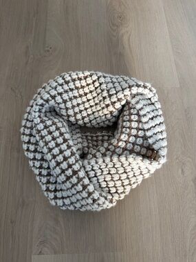 GAP Cream and Brown Chunky Knit Scarf